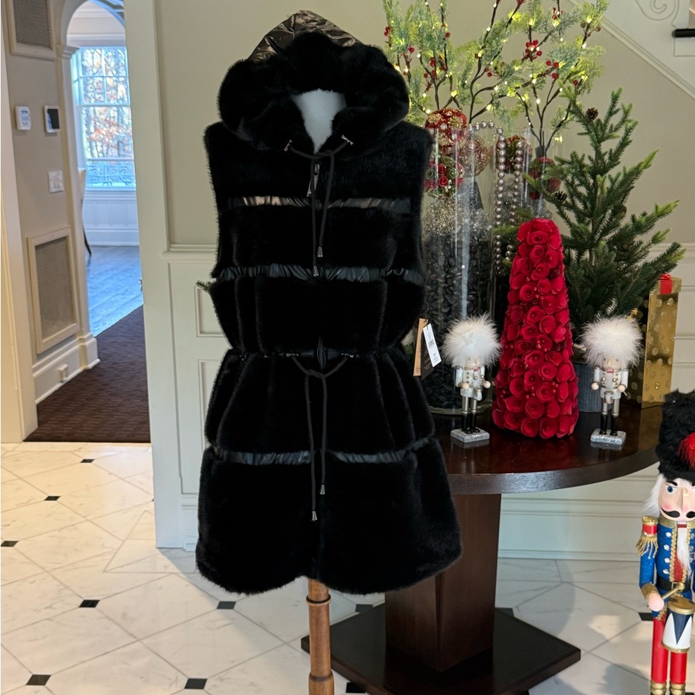 Elegant Black Faux Fur Hooded JacketNWT